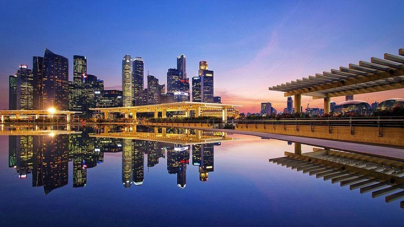 Urban Looking Glass: Reflections of Megacities