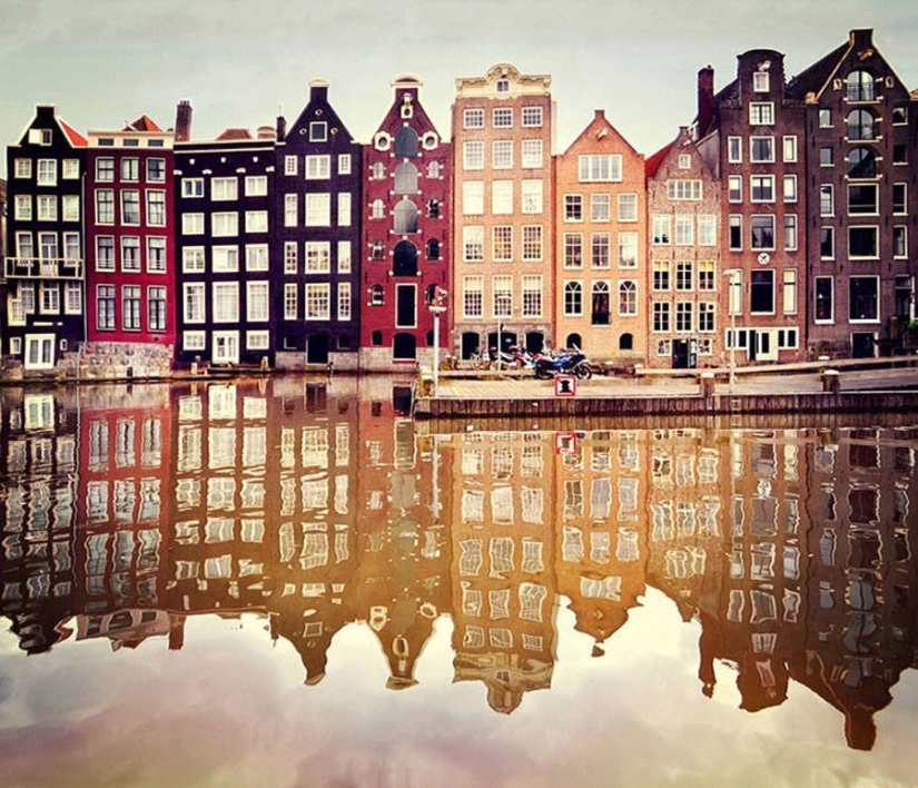 Urban Looking Glass: Reflections of Megacities