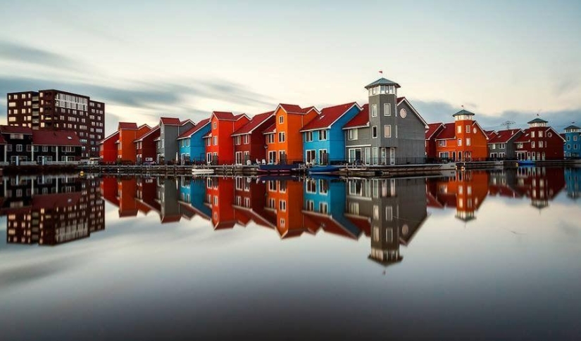 Urban Looking Glass: Reflections of Megacities