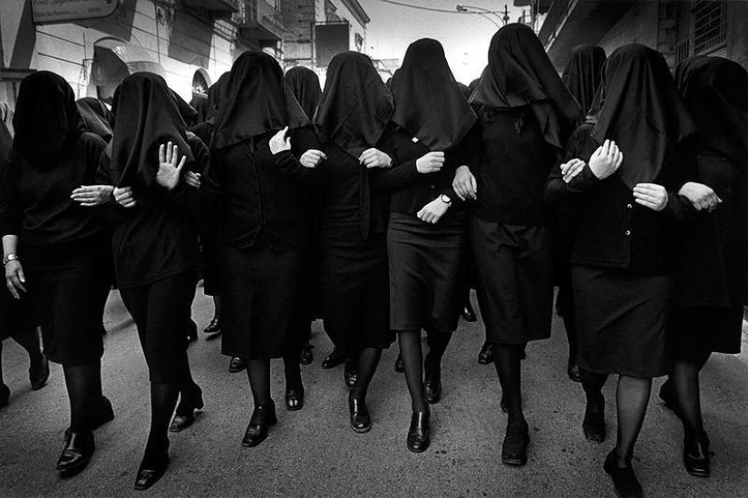 Vacaciones y cultos, cuerpo y sexo en las fotografías de Christina García Rodero
