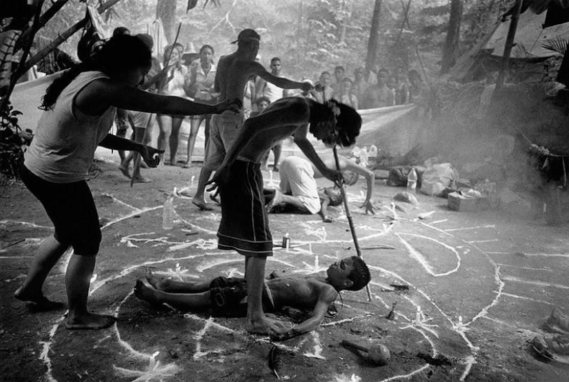 Vacaciones y cultos, cuerpo y sexo en las fotografías de Christina García Rodero