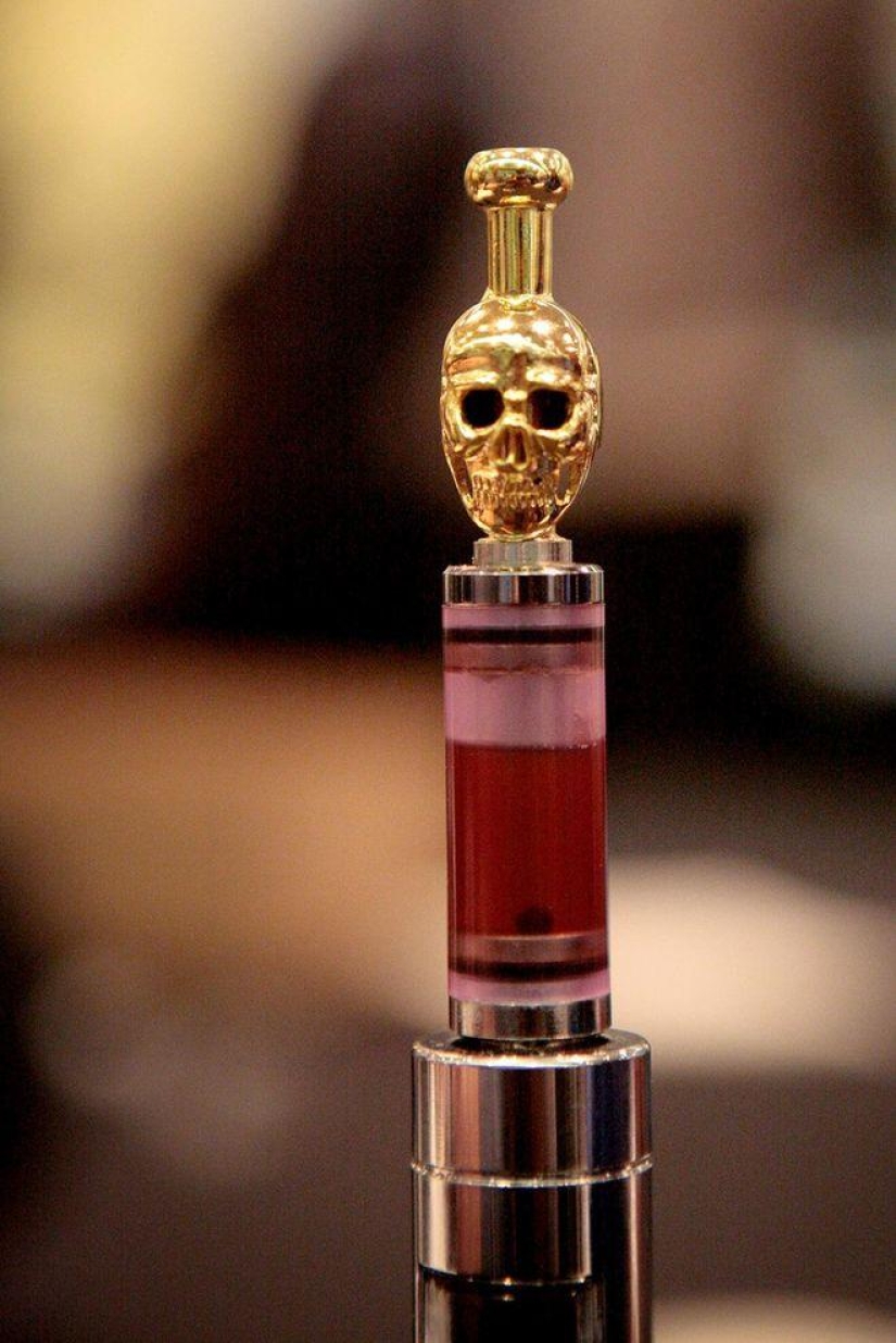 Vapers are a new subculture generated by electronic cigarettes Vapers are a new subculture generated by electronic cigarettes