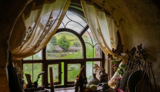Venturing Into Hobbiton’s First Ever Hobbit Hole: 12 Photos That I Took In There