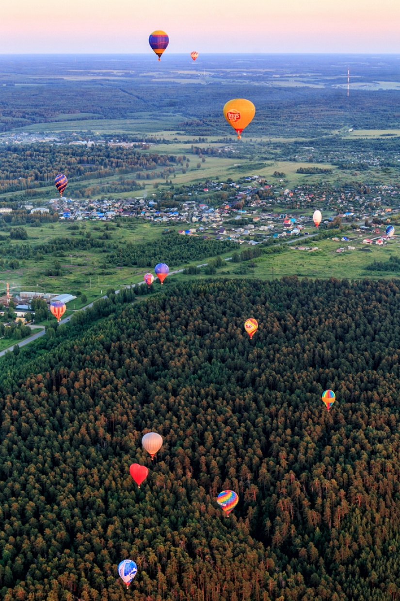 View from the basket: "Heavenly Fair of the Urals" in the Perm Region View from the basket: "Heavenly Fair of the Urals" in the Perm Region