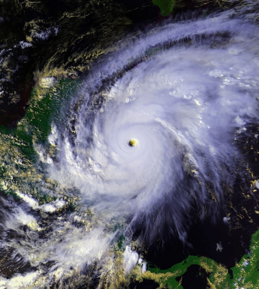 Vista desde el espacio: los huracanes más destructivos de los últimos 20 años