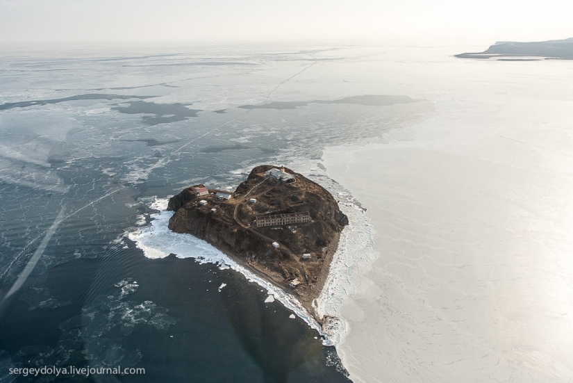 Vladivostok, isla rusa y la costa desde un helicóptero Vladivostok, isla rusa y la costa desde un helicóptero