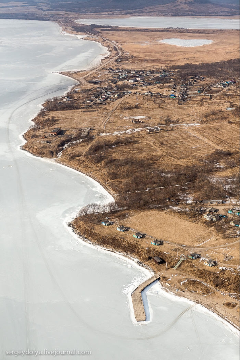 Vladivostok, isla rusa y la costa desde un helicóptero Vladivostok, isla rusa y la costa desde un helicóptero