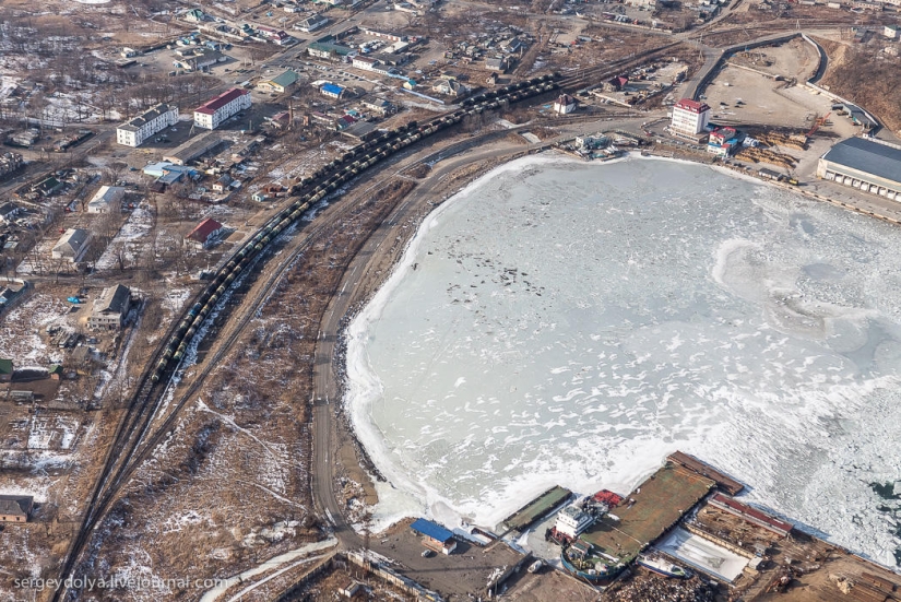 Vladivostok, isla rusa y la costa desde un helicóptero Vladivostok, isla rusa y la costa desde un helicóptero