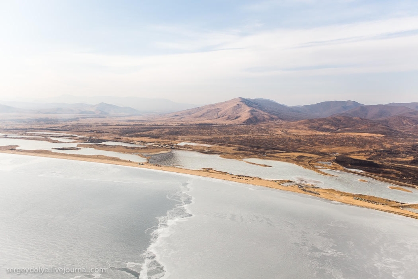 Vladivostok, isla rusa y la costa desde un helicóptero Vladivostok, isla rusa y la costa desde un helicóptero