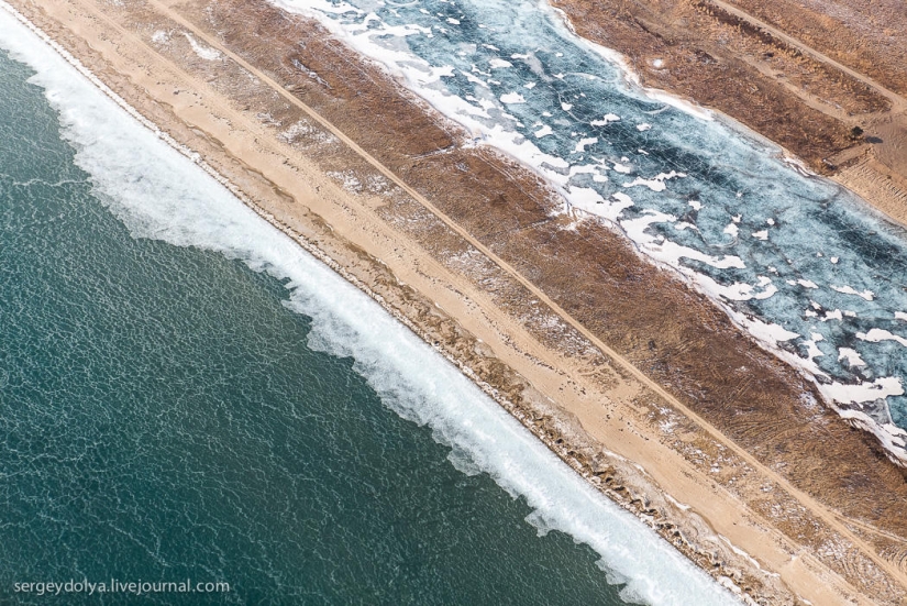 Vladivostok, isla rusa y la costa desde un helicóptero Vladivostok, isla rusa y la costa desde un helicóptero