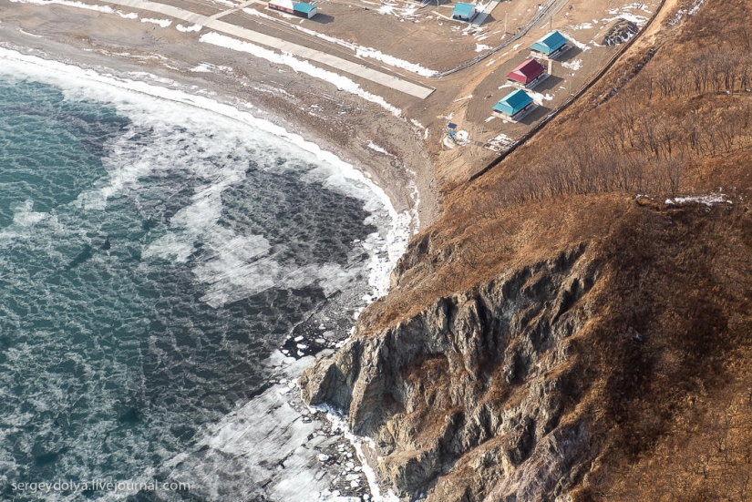 Vladivostok, isla rusa y la costa desde un helicóptero Vladivostok, isla rusa y la costa desde un helicóptero