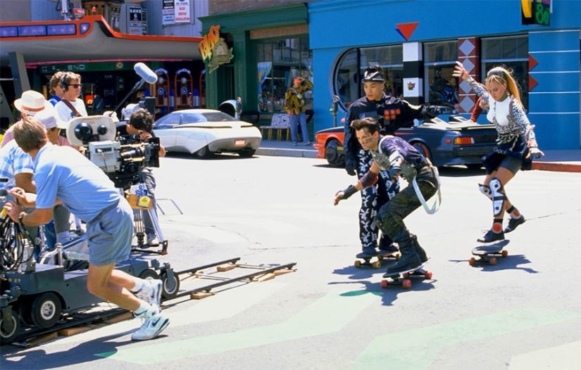 Volar en la realidad: cómo disparar patines voladores para el éxito de taquilla "Regreso al futuro 2" Volar en la realidad: cómo disparar patines voladores para el éxito de taquilla "Regreso al futuro 2"