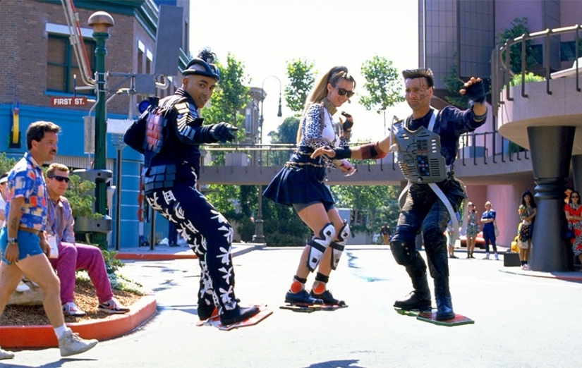 Volar en la realidad: cómo disparar patines voladores para el éxito de taquilla "Regreso al futuro 2" Volar en la realidad: cómo disparar patines voladores para el éxito de taquilla "Regreso al futuro 2"