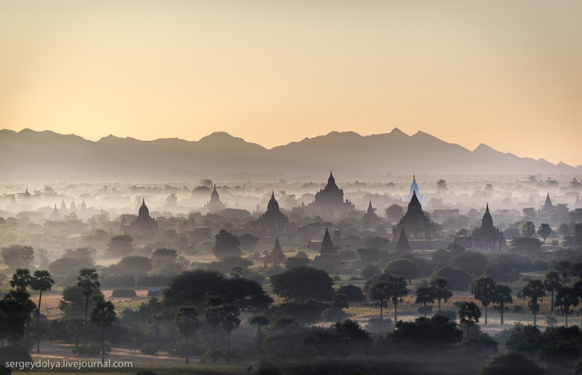 Vuelo en globo aerostático sobre Bagan