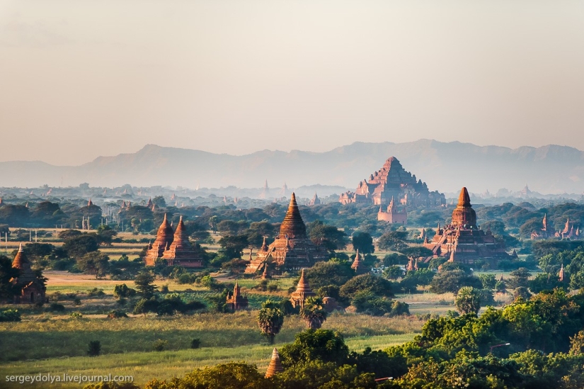 Vuelo en globo aerostático sobre Bagan
