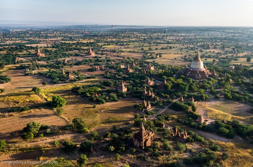 Vuelo en globo aerostático sobre Bagan