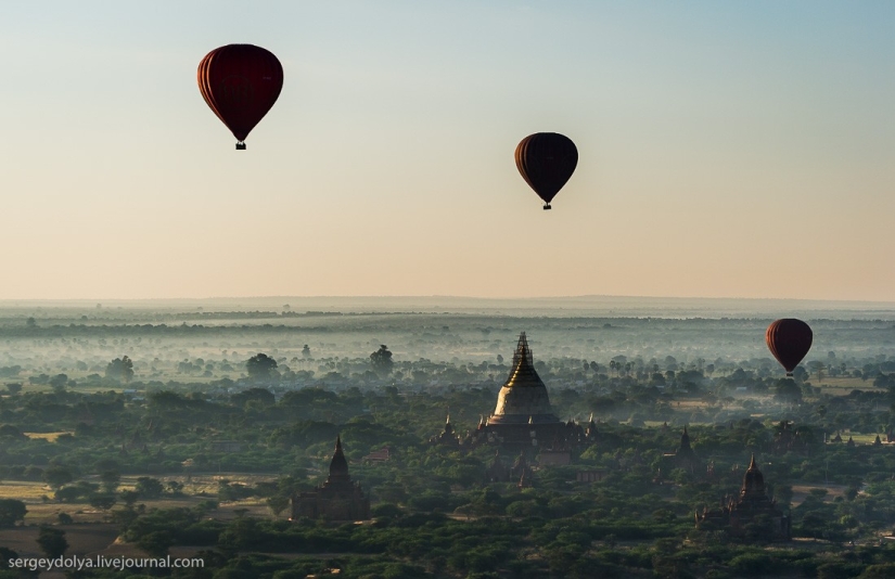 Vuelo en globo aerostático sobre Bagan