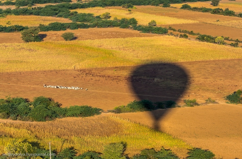 Vuelo en globo aerostático sobre Bagan