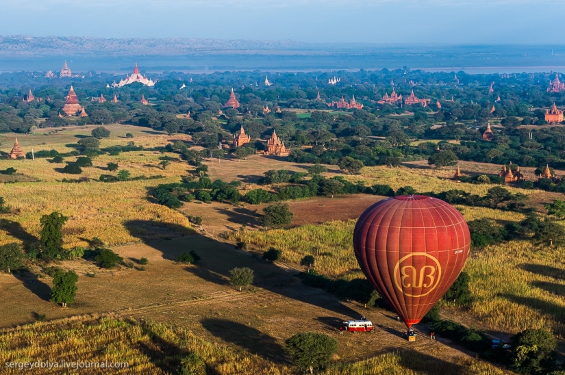 Vuelo en globo aerostático sobre Bagan