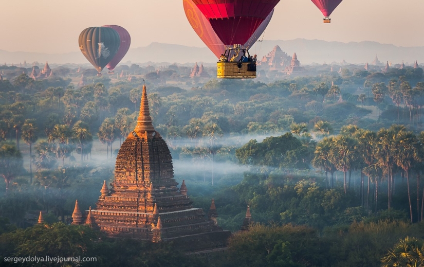 Vuelo en globo aerostático sobre Bagan