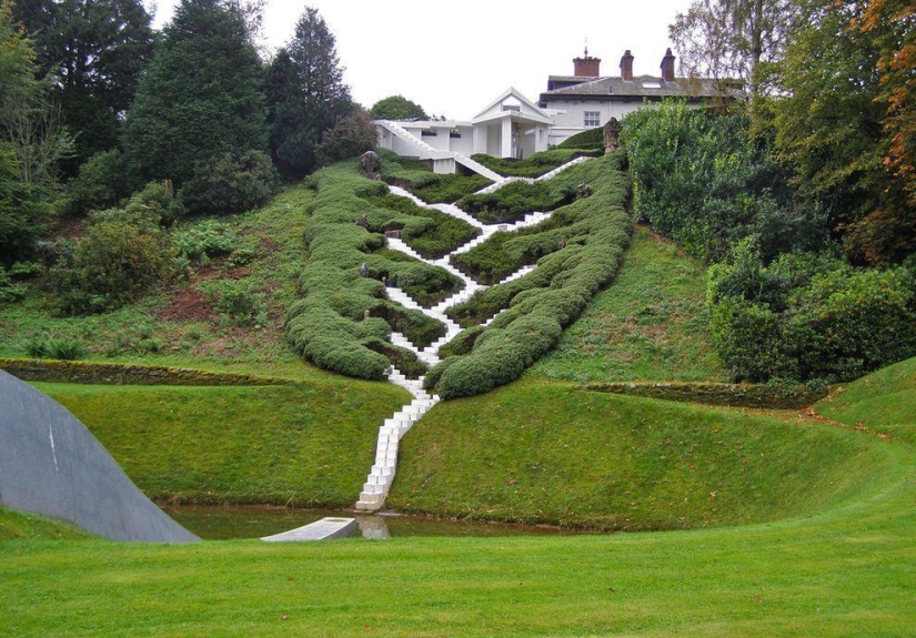 Walk the most beautiful stairs in the world Walk the most beautiful stairs in the world