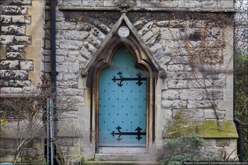 Walking in London in spring Walking in London in spring