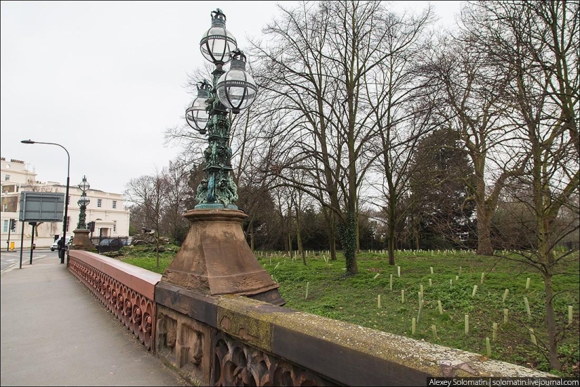 Walking in London in spring Walking in London in spring