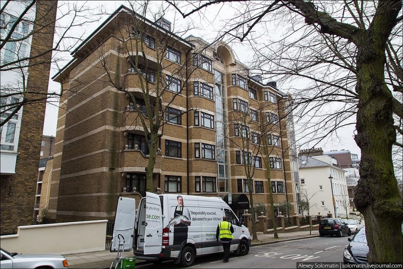 Walking in London in spring Walking in London in spring