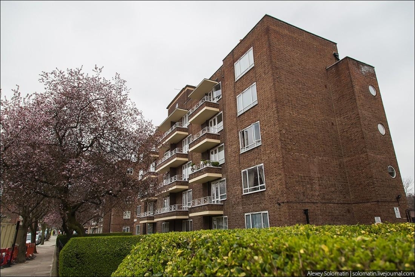 Walking in London in spring Walking in London in spring