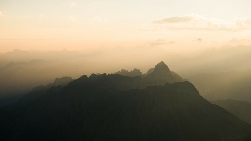 We Accomplished Our Goal Of Hiking 15 Peaks In One Year, And Here Are 39 Of My Favorite Landscape Shots Captured