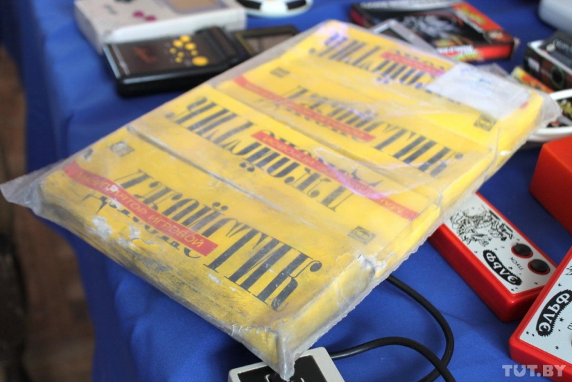 We touch and cry: an exhibition of old computers