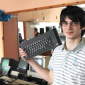 We touch and cry: an exhibition of old computers