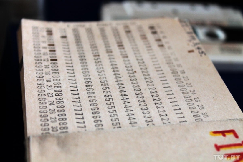 We touch and cry: an exhibition of old computers