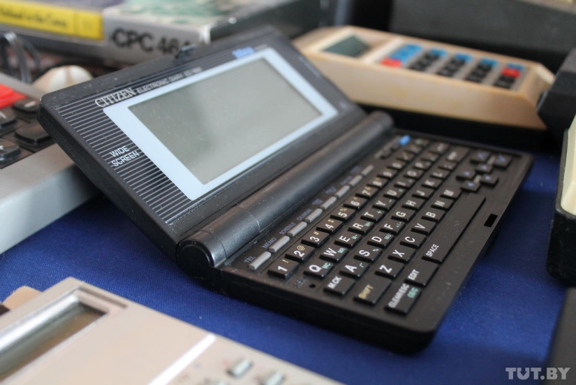 We touch and cry: an exhibition of old computers