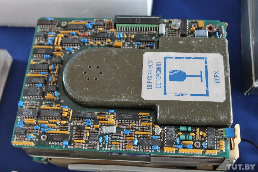 We touch and cry: an exhibition of old computers