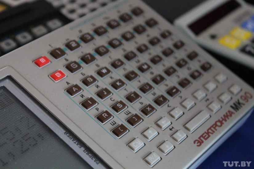 We touch and cry: an exhibition of old computers