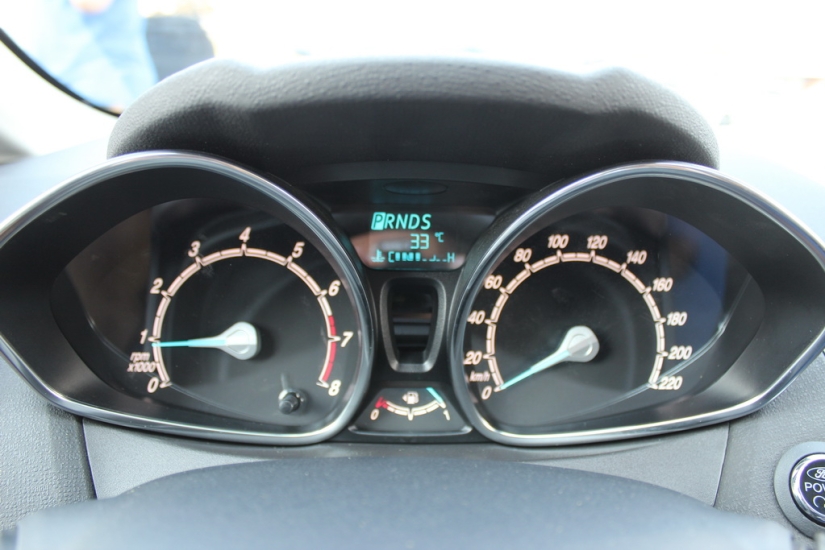 We try the Ford Fiesta 2015 sedan &quot;taste&quot;