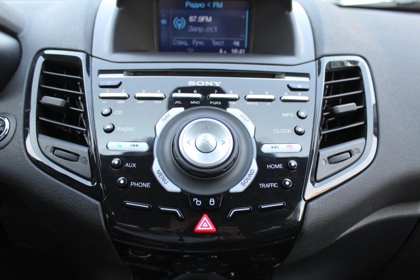 We try the Ford Fiesta 2015 sedan &quot;taste&quot;