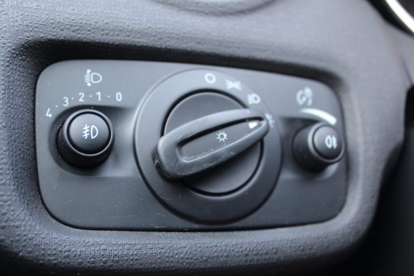 We try the Ford Fiesta 2015 sedan &quot;taste&quot;