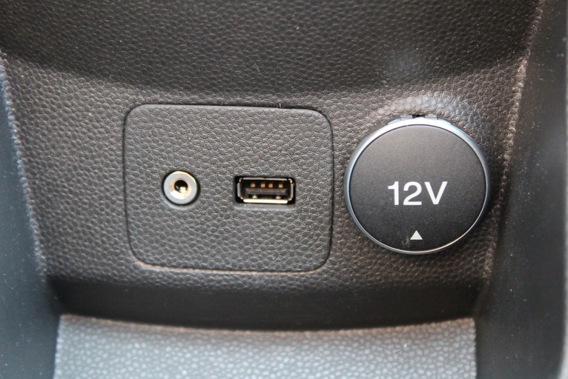 We try the Ford Fiesta 2015 sedan &quot;taste&quot;
