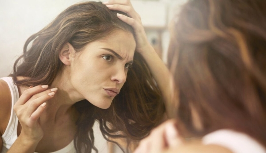 What ages women more than wrinkles: 5 non-obvious nuances by which others think that the lady is not young