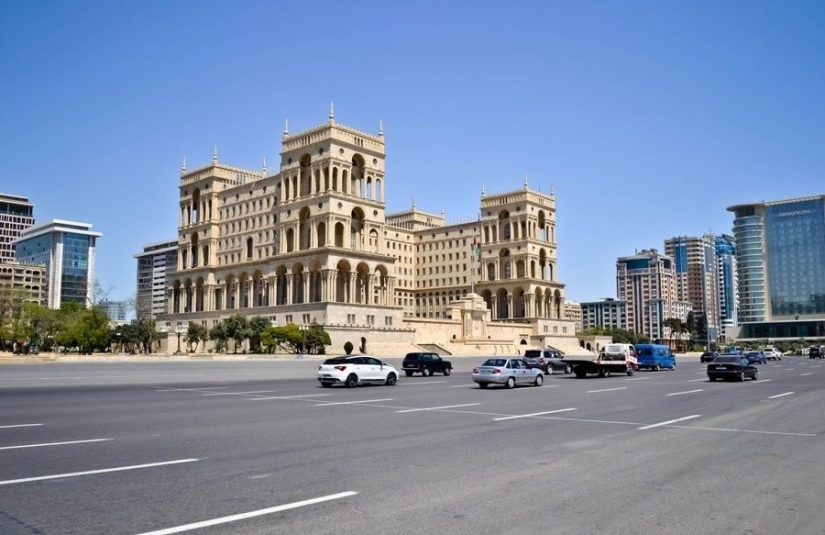 What can an oil capital look like if petrodollars are not hidden in pockets, or a city on the Caspian coast