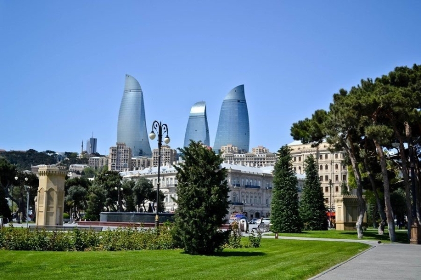 What can an oil capital look like if petrodollars are not hidden in pockets, or a city on the Caspian coast
