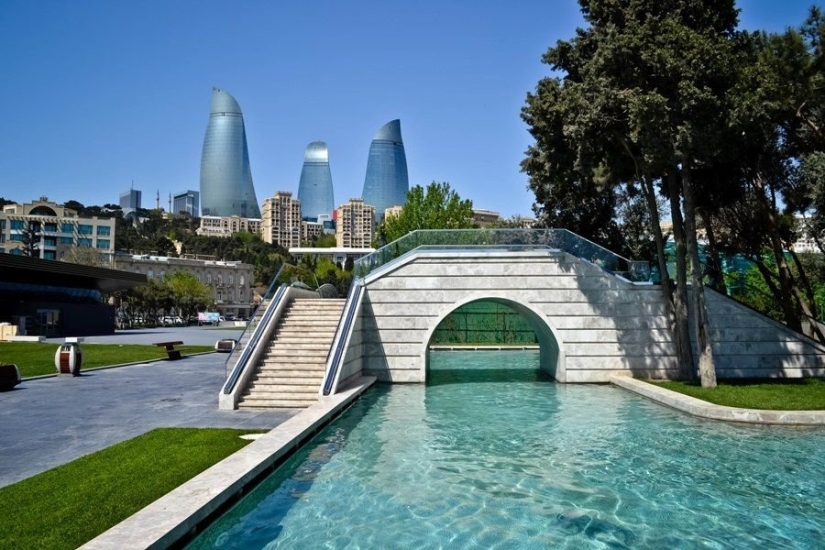 What can an oil capital look like if petrodollars are not hidden in pockets, or a city on the Caspian coast