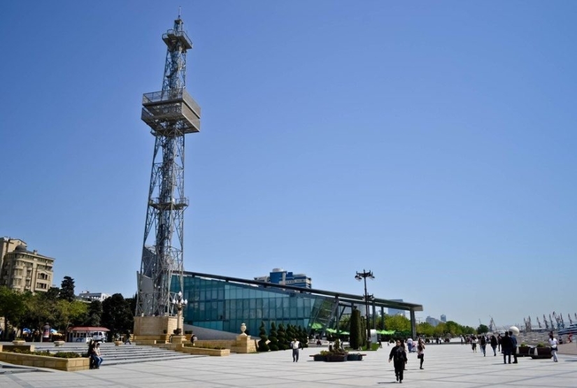 What can an oil capital look like if petrodollars are not hidden in pockets, or a city on the Caspian coast