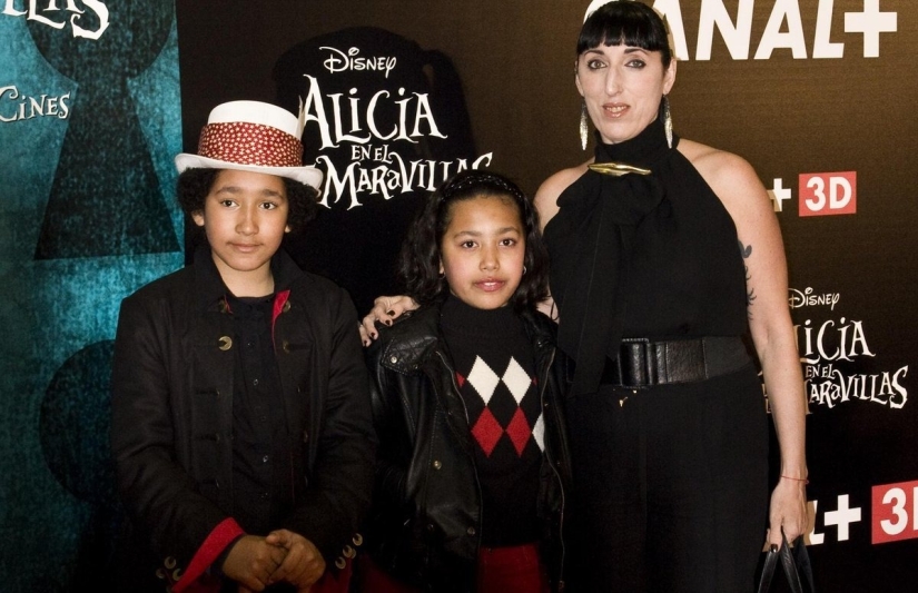What do celebrity children look like with an unusual appearance