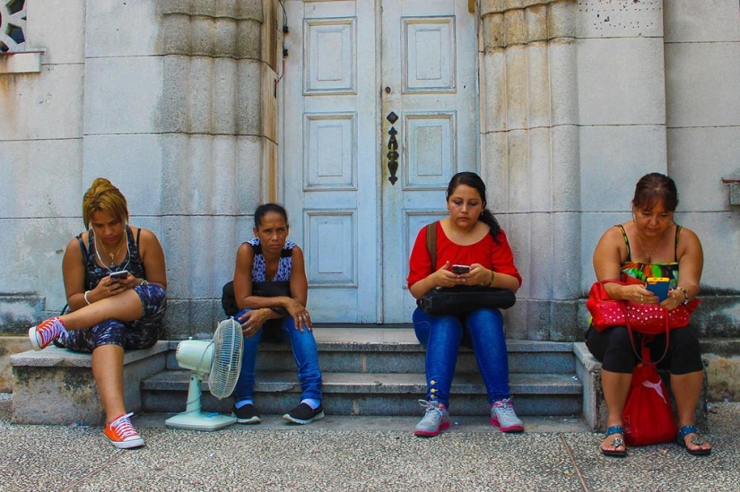 What has the technique come to: how Cubans rejoiced at the country's first Wi-Fi spots