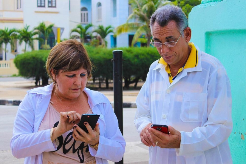 What has the technique come to: how Cubans rejoiced at the country's first Wi-Fi spots
