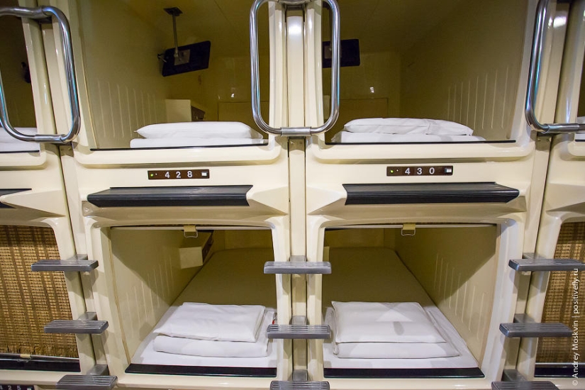 What is it like staying overnight in a Japanese capsule hotel? What is it like staying overnight in a Japanese capsule hotel?