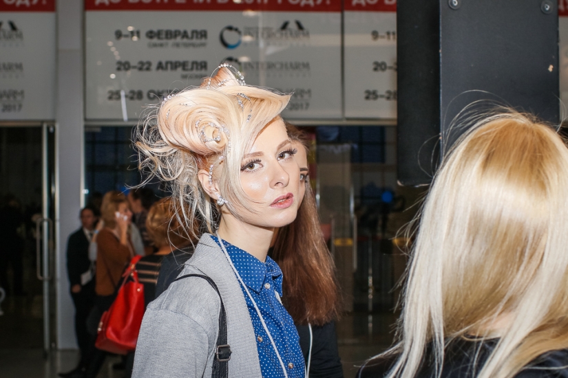 What to do at a professional cosmetics exhibition if you don't work in a beauty salon